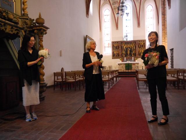 Drei Frauen in der St. Marienkirche