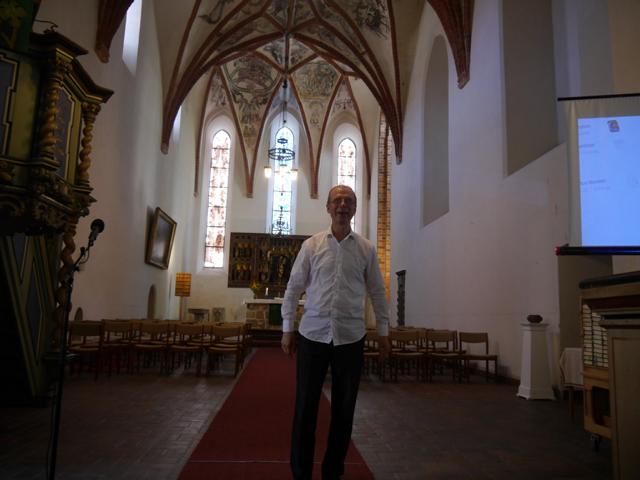 Organist Joachim Thoms in der St. Marienkirche Strausberg